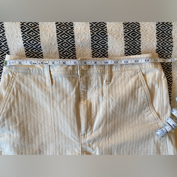 Madewell High-Waisted Cream Colored Camp Shorts - medium - Picture 9 of 11